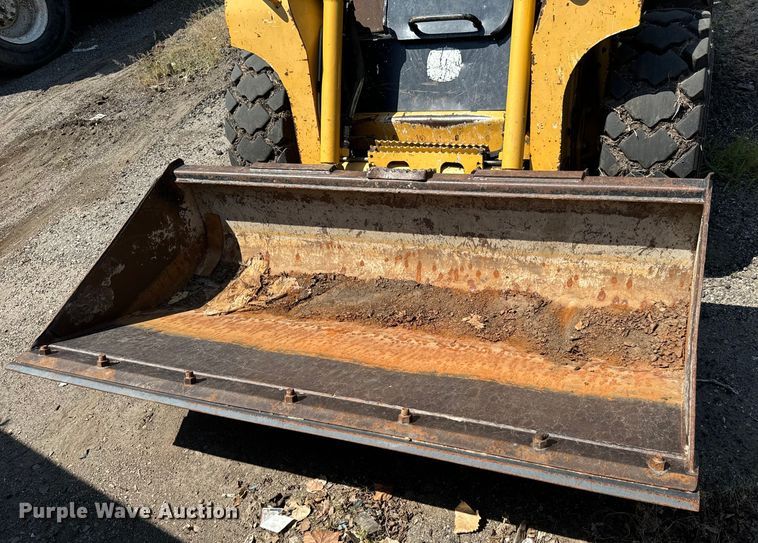 image for item LF9843 2006 John Deere 320 skid steer loader