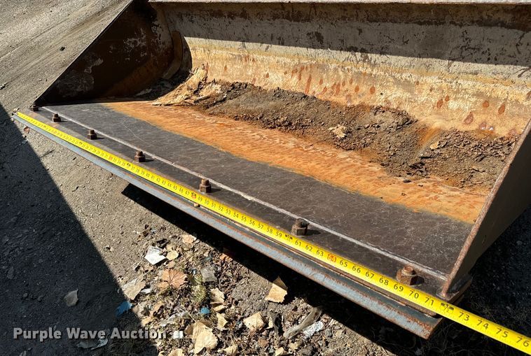 image for item LF9843 2006 John Deere 320 skid steer loader