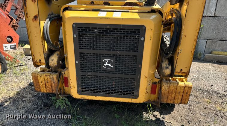image for item LF9843 2006 John Deere 320 skid steer loader