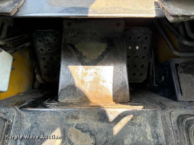 image for item LF9843 2006 John Deere 320 skid steer loader