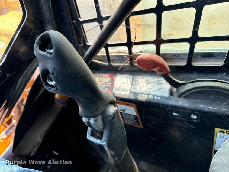 image for item LF9843 2006 John Deere 320 skid steer loader