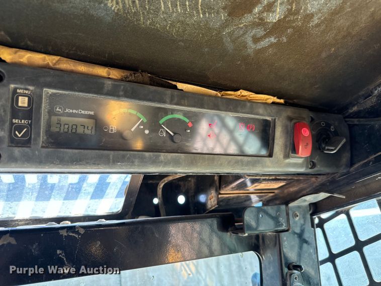 image for item LF9843 2006 John Deere 320 skid steer loader