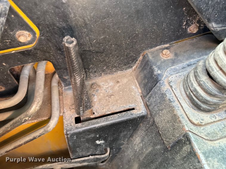 image for item LF9843 2006 John Deere 320 skid steer loader