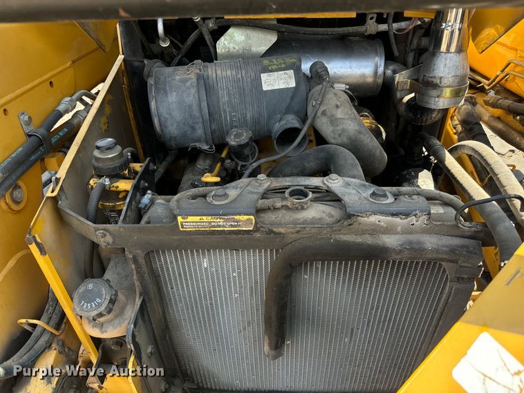 image for item LF9843 2006 John Deere 320 skid steer loader