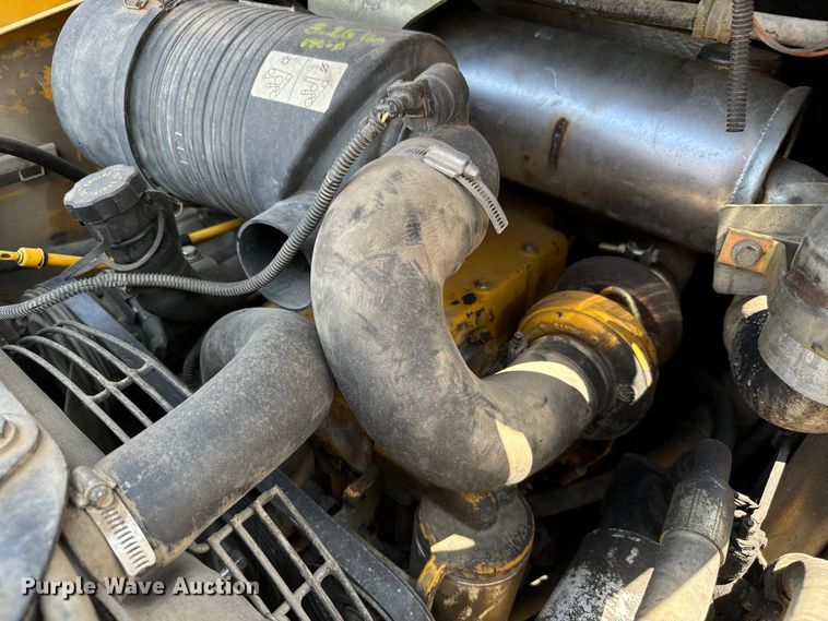 image for item LF9843 2006 John Deere 320 skid steer loader