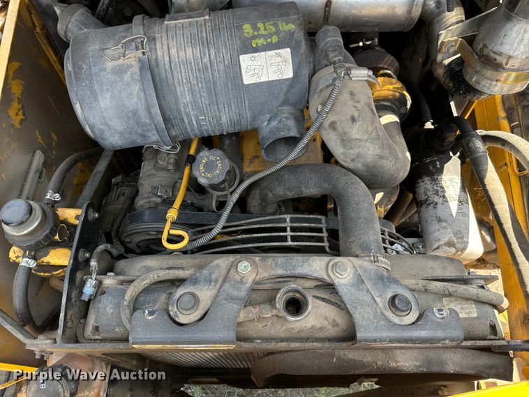 image for item LF9843 2006 John Deere 320 skid steer loader