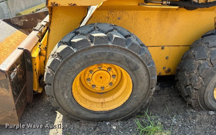 image for item LF9843 2006 John Deere 320 skid steer loader