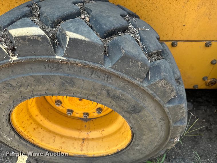 image for item LF9843 2006 John Deere 320 skid steer loader