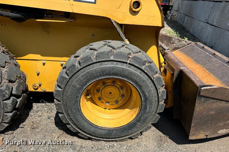 image for item LF9843 2006 John Deere 320 skid steer loader