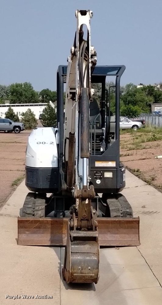 image for item LO9033 2011 Bobcat E32 mini excavator