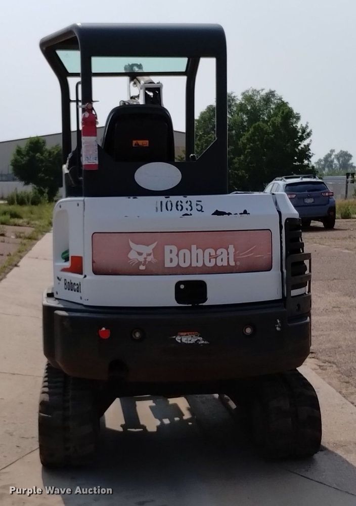image for item LO9033 2011 Bobcat E32 mini excavator