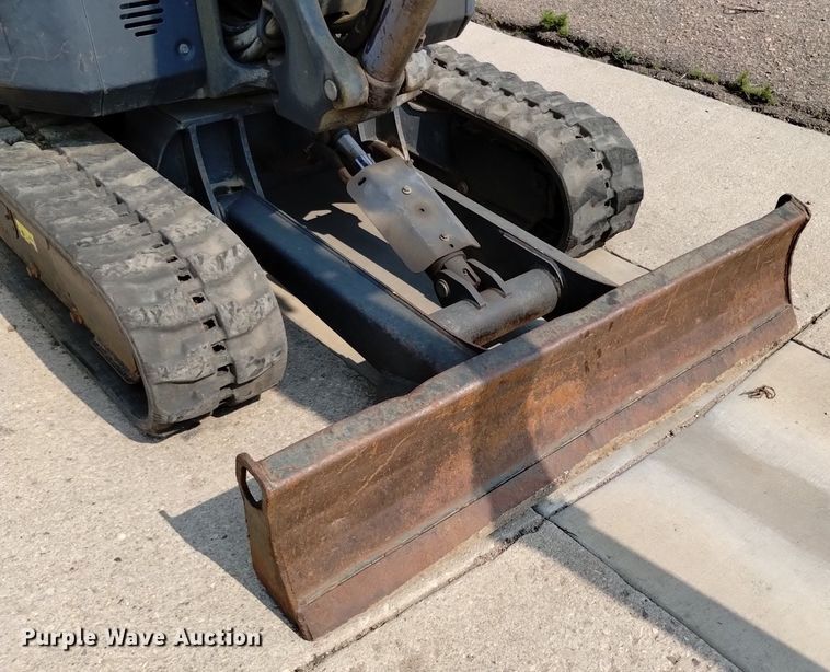 image for item LO9033 2011 Bobcat E32 mini excavator