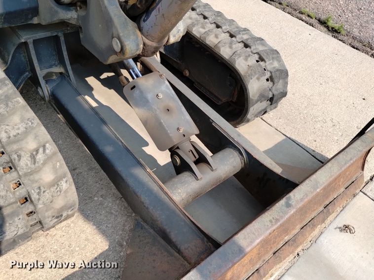 image for item LO9033 2011 Bobcat E32 mini excavator