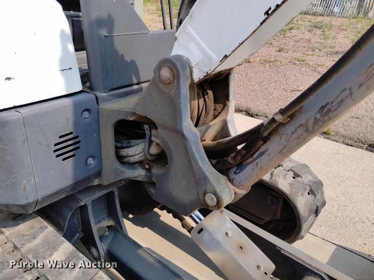 image for item LO9033 2011 Bobcat E32 mini excavator