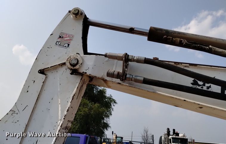 image for item LO9033 2011 Bobcat E32 mini excavator