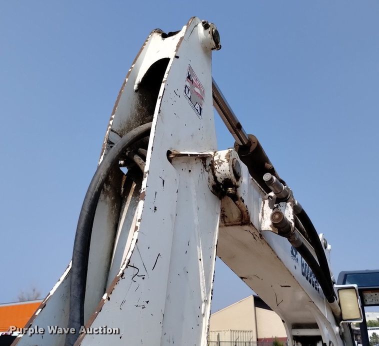 image for item LO9033 2011 Bobcat E32 mini excavator