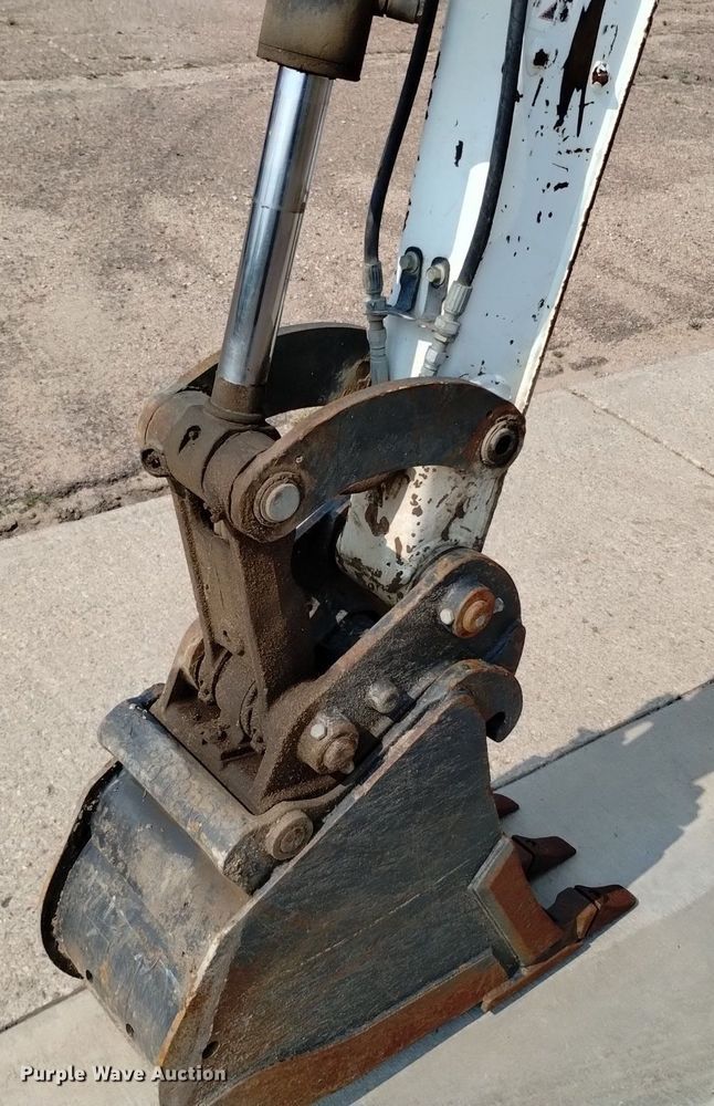 image for item LO9033 2011 Bobcat E32 mini excavator