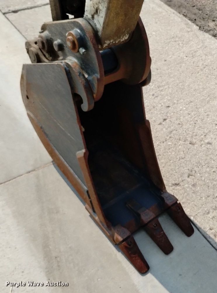 image for item LO9033 2011 Bobcat E32 mini excavator