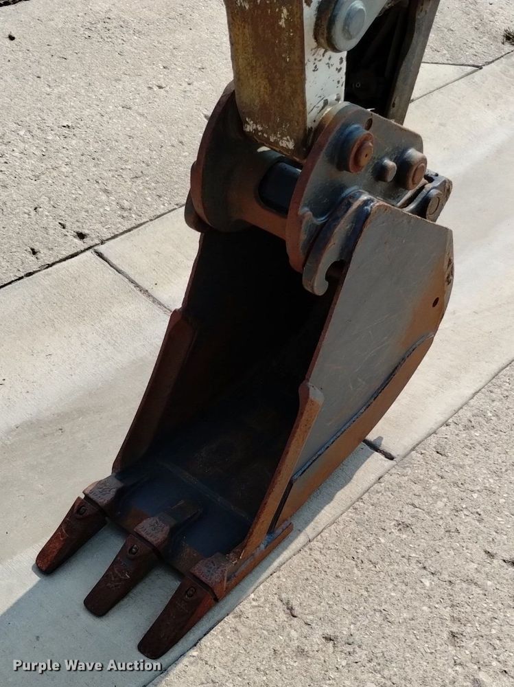 image for item LO9033 2011 Bobcat E32 mini excavator