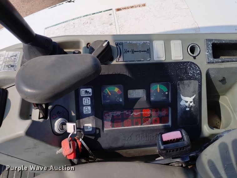 image for item LO9033 2011 Bobcat E32 mini excavator