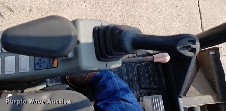 image for item LO9033 2011 Bobcat E32 mini excavator