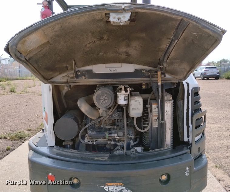 image for item LO9033 2011 Bobcat E32 mini excavator