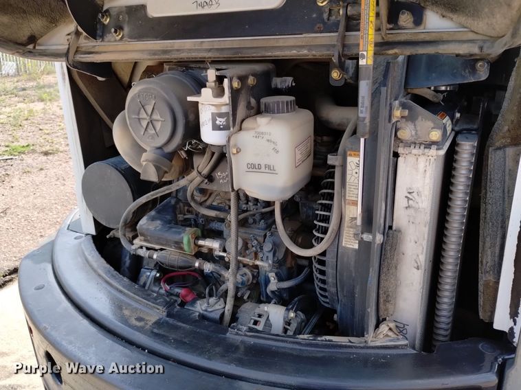 image for item LO9033 2011 Bobcat E32 mini excavator