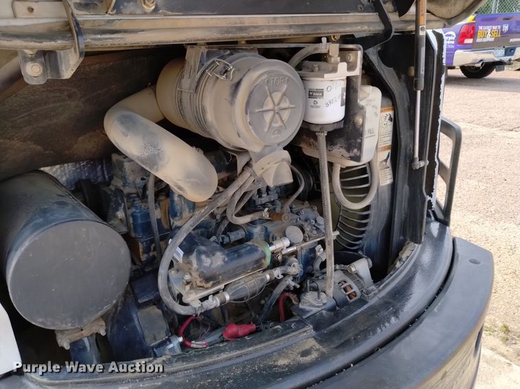 image for item LO9033 2011 Bobcat E32 mini excavator