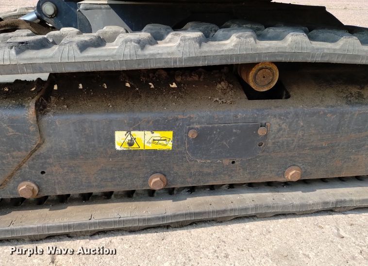 image for item LO9033 2011 Bobcat E32 mini excavator