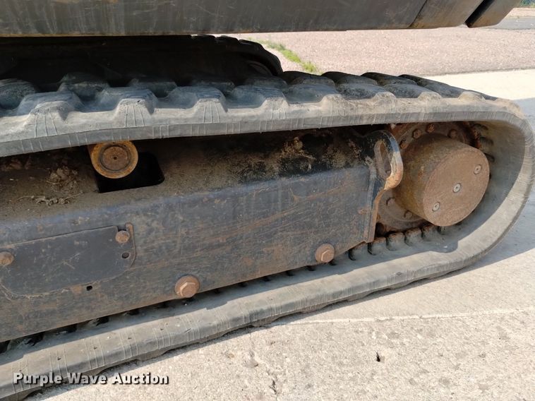 image for item LO9033 2011 Bobcat E32 mini excavator