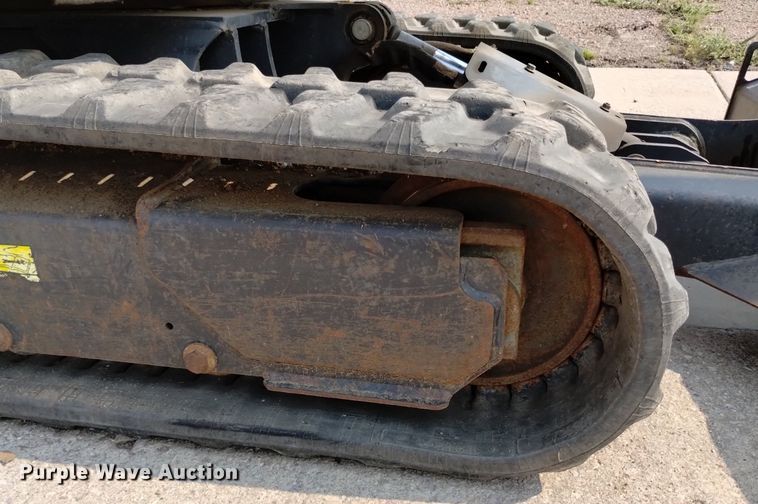 image for item LO9033 2011 Bobcat E32 mini excavator