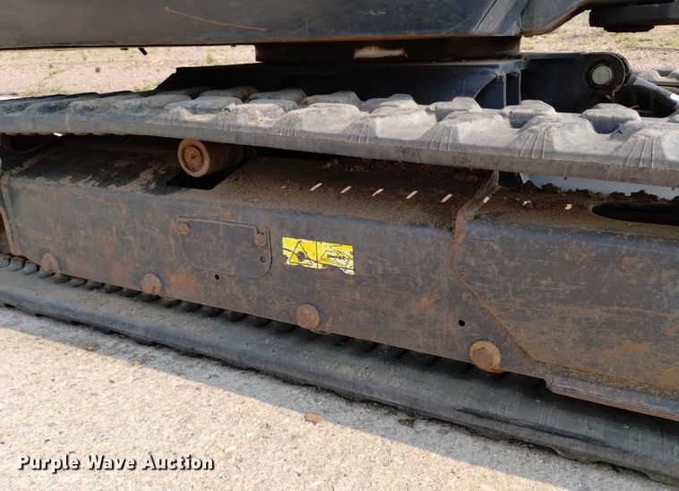 image for item LO9033 2011 Bobcat E32 mini excavator