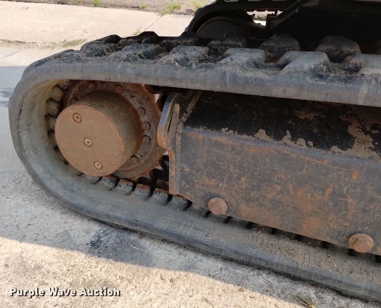 image for item LO9033 2011 Bobcat E32 mini excavator