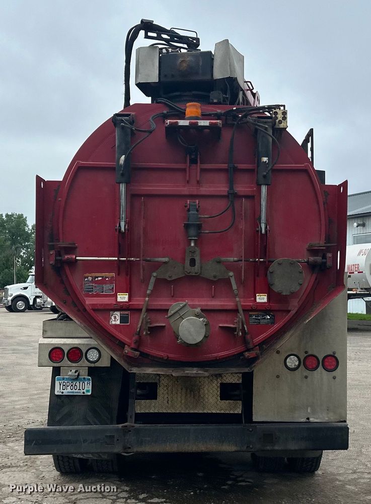 image for item LR9401 2012 Kenworth  T800 hydrovac truck