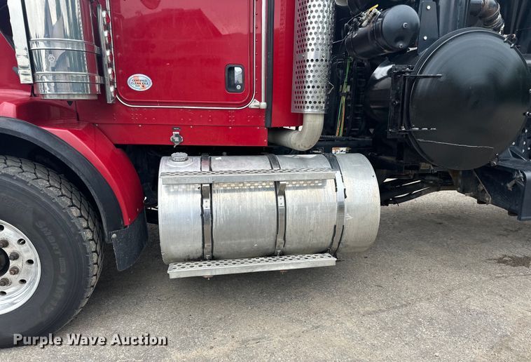 image for item LR9401 2012 Kenworth  T800 hydrovac truck