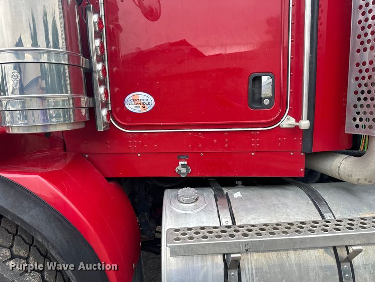 image for item LR9401 2012 Kenworth  T800 hydrovac truck