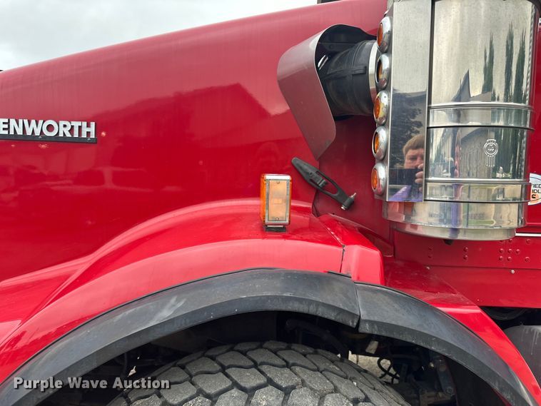 image for item LR9401 2012 Kenworth  T800 hydrovac truck