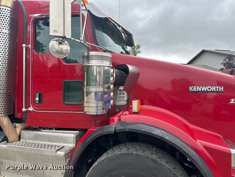 image for item LR9401 2012 Kenworth  T800 hydrovac truck