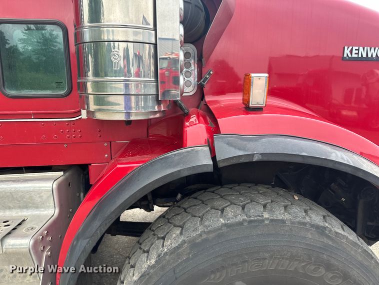 image for item LR9401 2012 Kenworth  T800 hydrovac truck