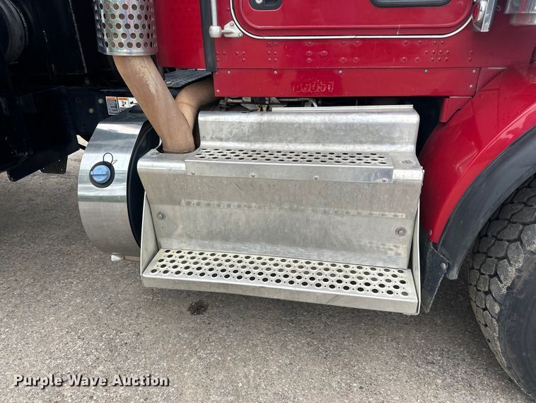 image for item LR9401 2012 Kenworth  T800 hydrovac truck