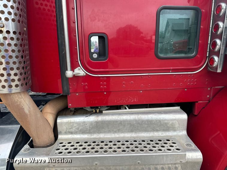 image for item LR9401 2012 Kenworth  T800 hydrovac truck