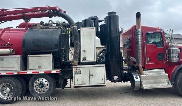 image for item LR9401 2012 Kenworth  T800 hydrovac truck