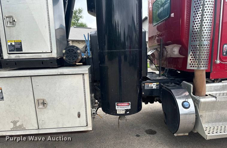 image for item LR9401 2012 Kenworth  T800 hydrovac truck