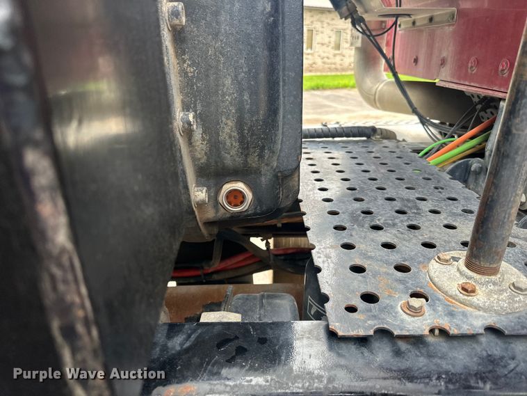 image for item LR9401 2012 Kenworth  T800 hydrovac truck