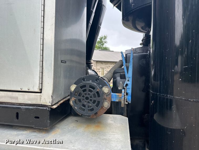 image for item LR9401 2012 Kenworth  T800 hydrovac truck