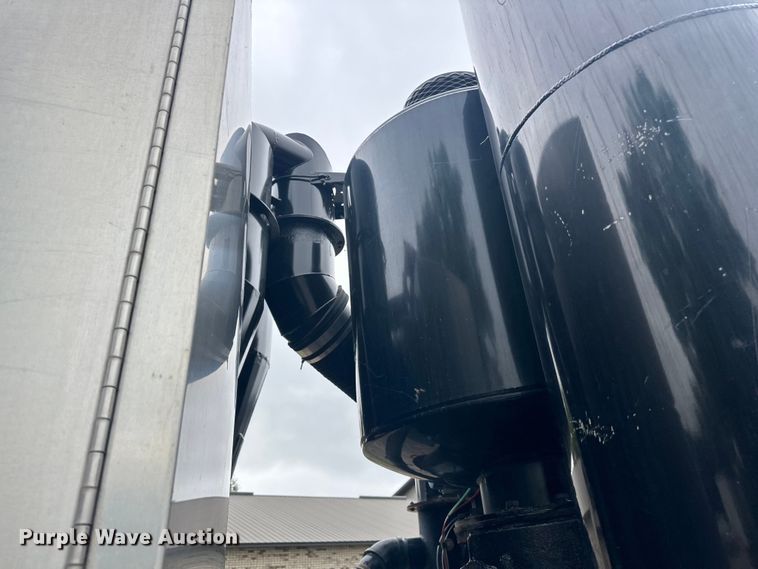 image for item LR9401 2012 Kenworth  T800 hydrovac truck