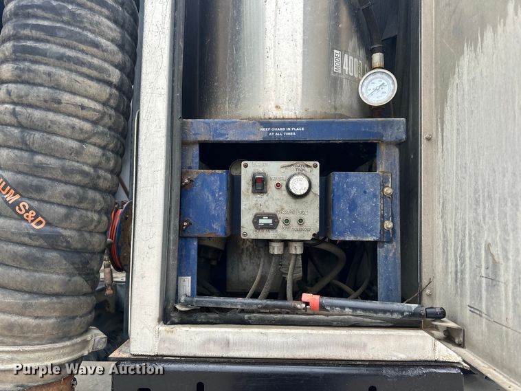 image for item LR9401 2012 Kenworth  T800 hydrovac truck