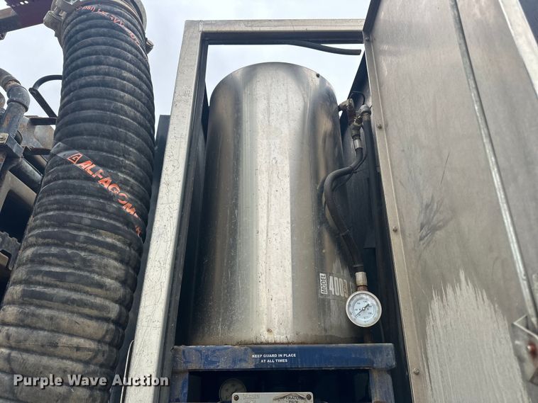 image for item LR9401 2012 Kenworth  T800 hydrovac truck