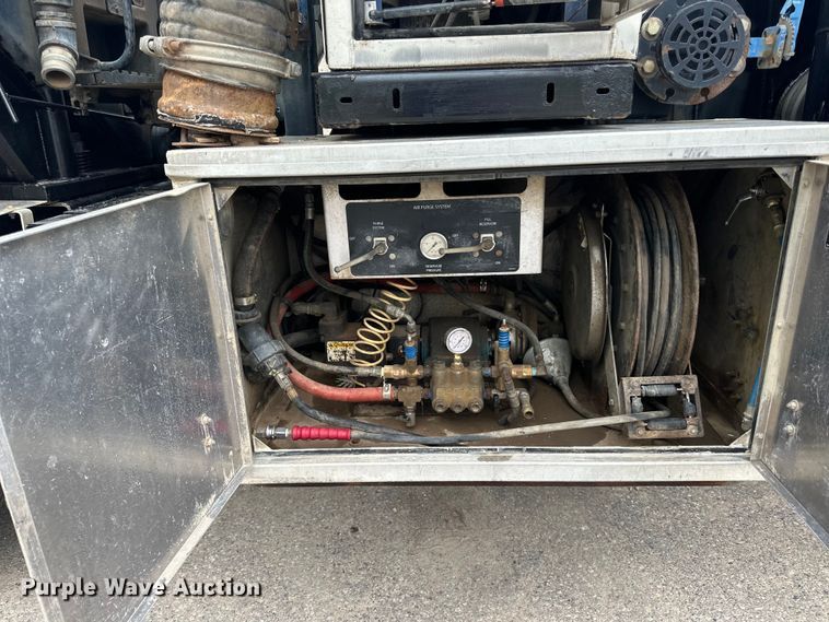 image for item LR9401 2012 Kenworth  T800 hydrovac truck