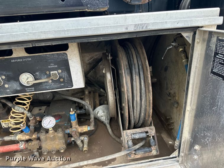 image for item LR9401 2012 Kenworth  T800 hydrovac truck